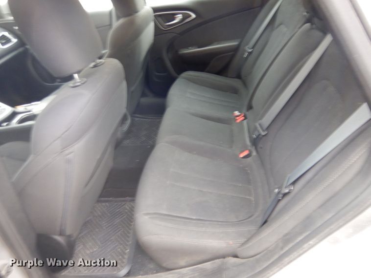 image for item LJ9839 2015 Chrysler 200