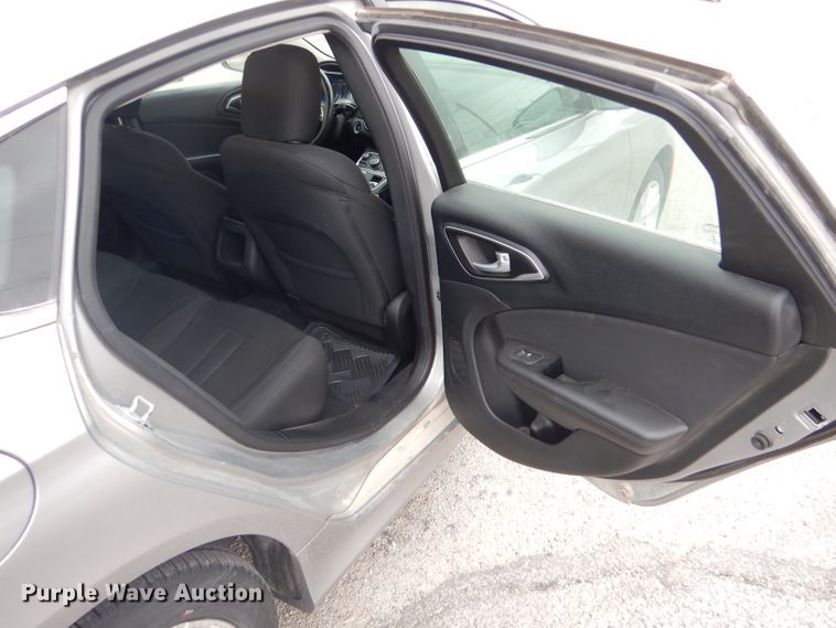 image for item LJ9839 2015 Chrysler 200