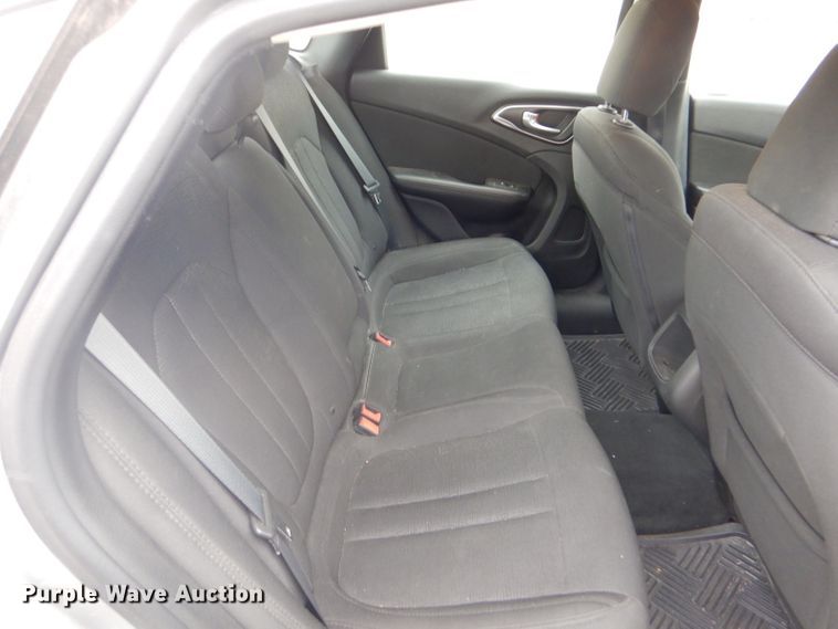 image for item LJ9839 2015 Chrysler 200