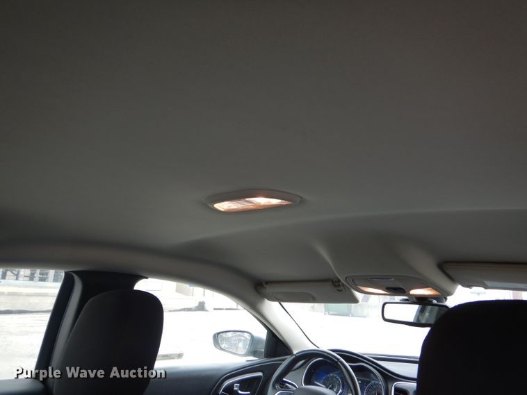 image for item LJ9839 2015 Chrysler 200