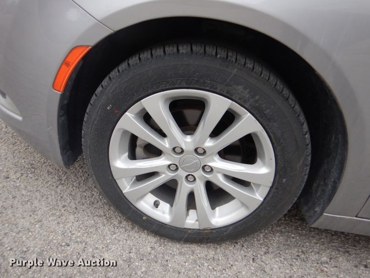 image for item LJ9839 2015 Chrysler 200