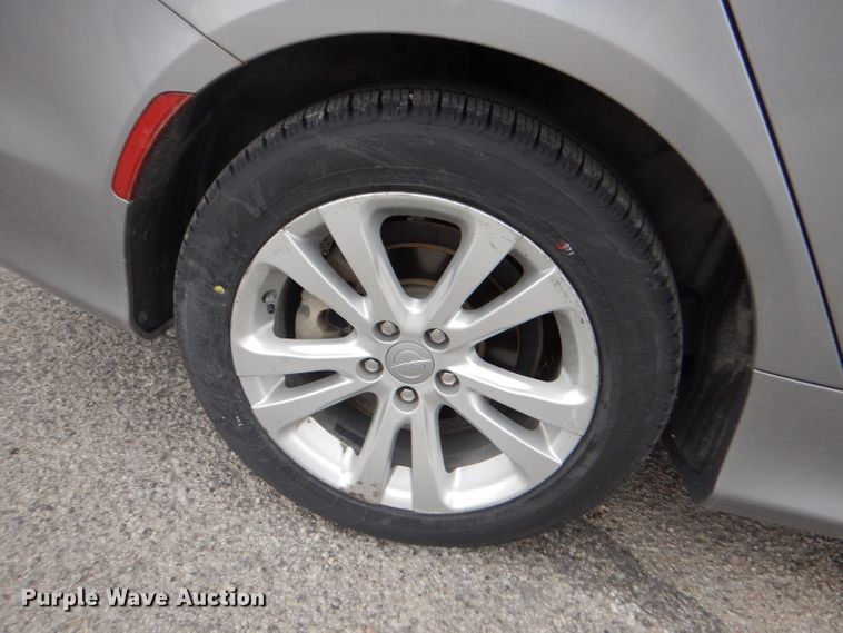 image for item LJ9839 2015 Chrysler 200