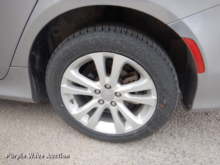 image for item LJ9839 2015 Chrysler 200