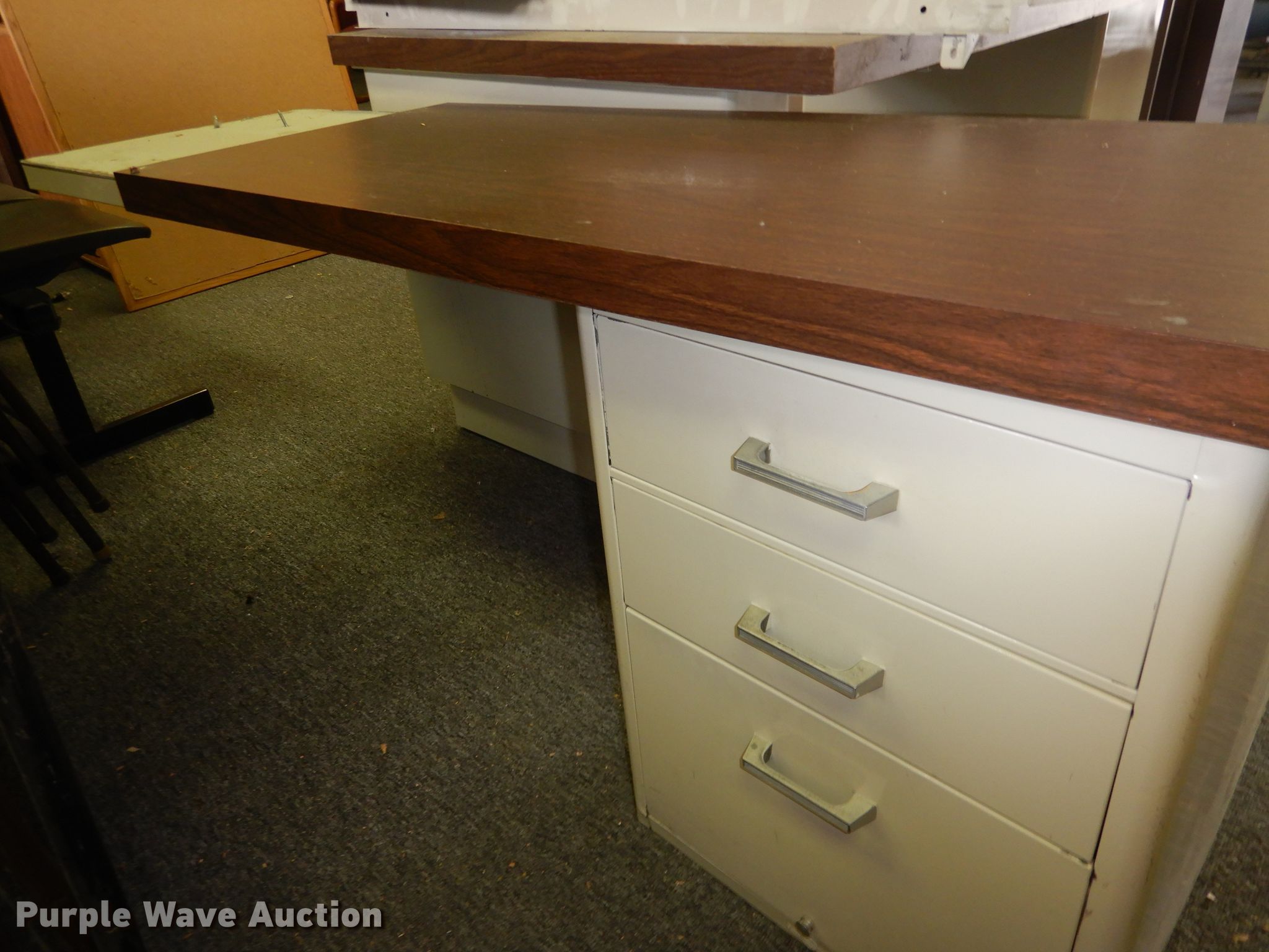 Furniture in Emporia, KS Item JV9297 sold Purple Wave