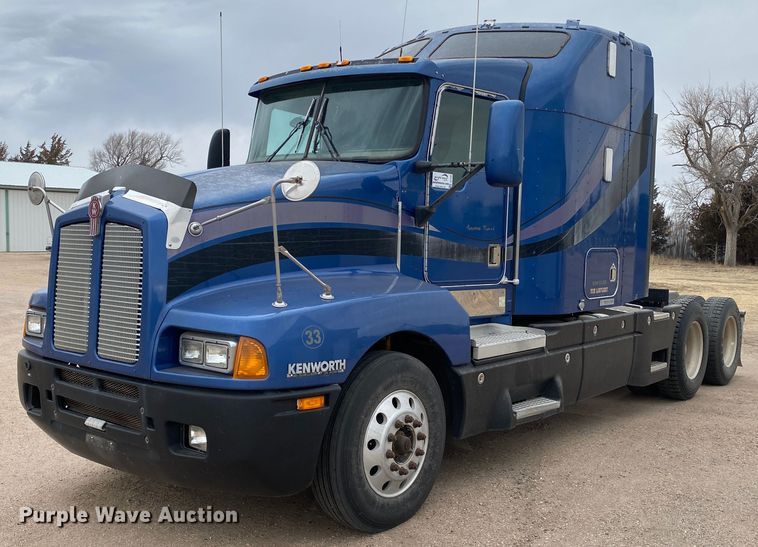 image for item DJ7590 2001 Kenworth T600  semi truck