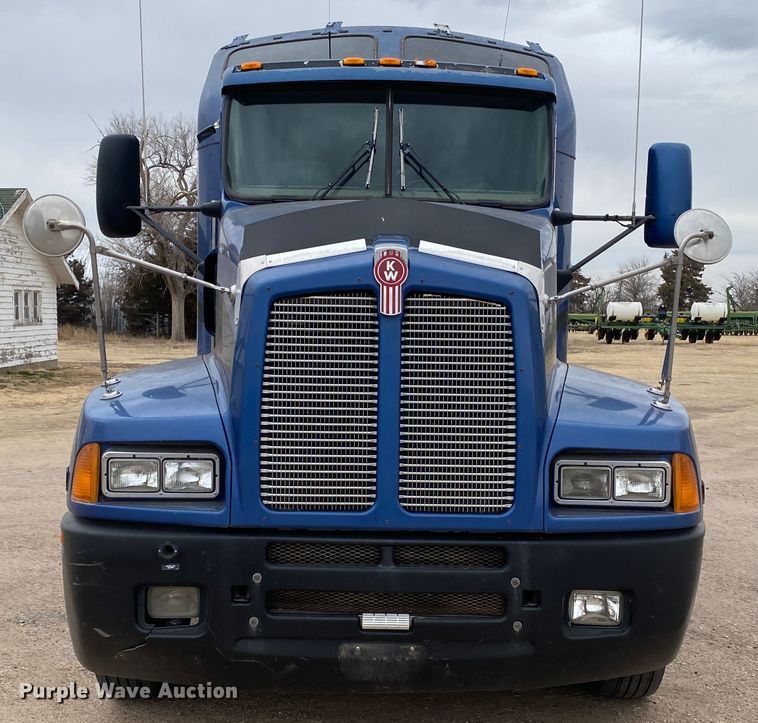 image for item DJ7590 2001 Kenworth T600  semi truck