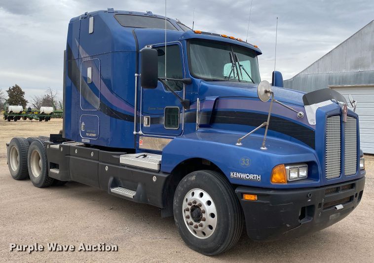image for item DJ7590 2001 Kenworth T600  semi truck