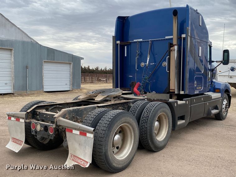 image for item DJ7590 2001 Kenworth T600  semi truck