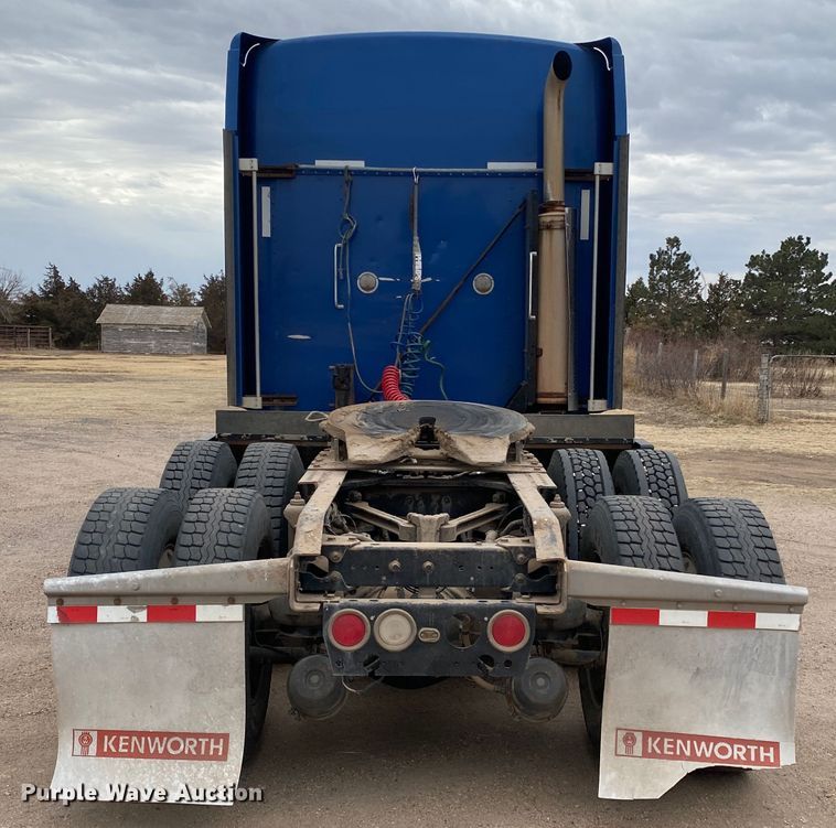 image for item DJ7590 2001 Kenworth T600  semi truck