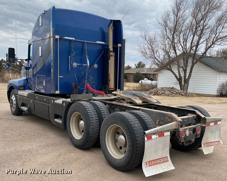 image for item DJ7590 2001 Kenworth T600  semi truck