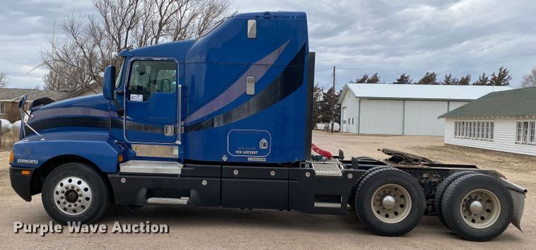 image for item DJ7590 2001 Kenworth T600  semi truck