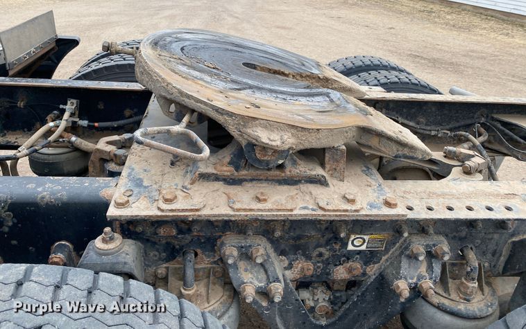 image for item DJ7590 2001 Kenworth T600  semi truck