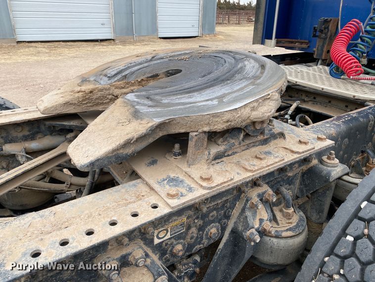 image for item DJ7590 2001 Kenworth T600  semi truck