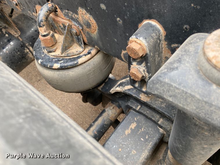 image for item DJ7590 2001 Kenworth T600  semi truck