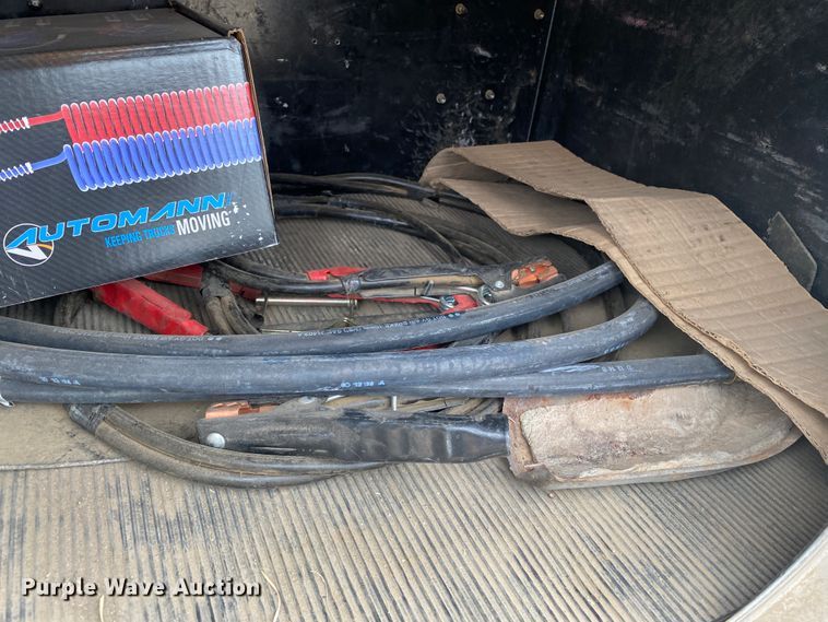 image for item DJ7590 2001 Kenworth T600  semi truck