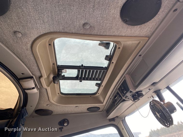 image for item DJ7590 2001 Kenworth T600  semi truck