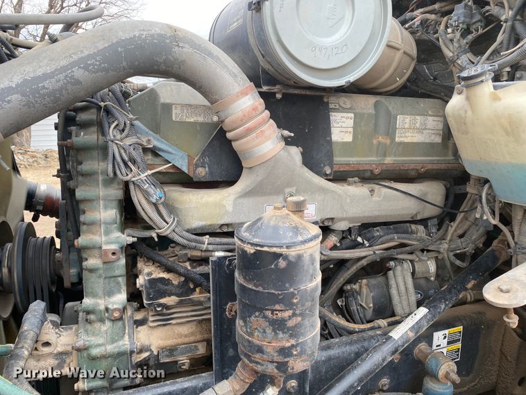 image for item DJ7590 2001 Kenworth T600  semi truck