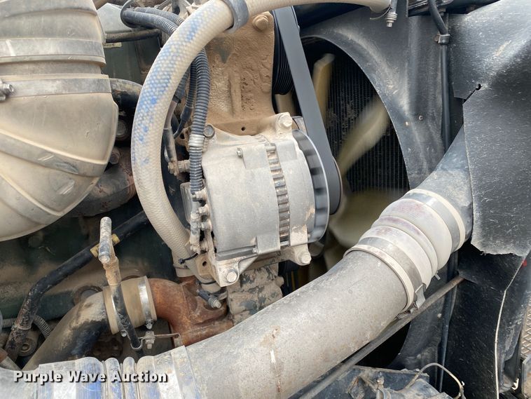 image for item DJ7590 2001 Kenworth T600  semi truck