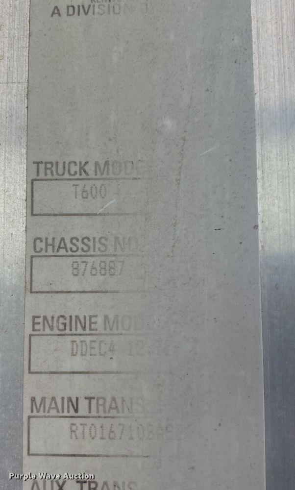 image for item DJ7590 2001 Kenworth T600  semi truck