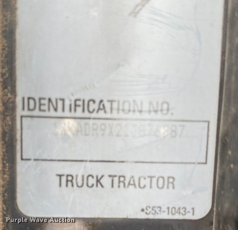 image for item DJ7590 2001 Kenworth T600  semi truck