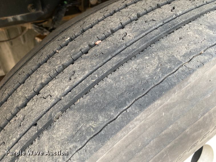 image for item DJ7590 2001 Kenworth T600  semi truck