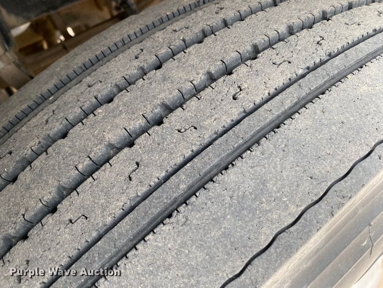 image for item DJ7590 2001 Kenworth T600  semi truck