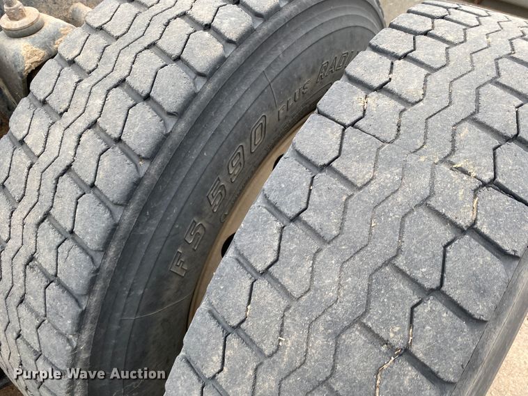 image for item DJ7590 2001 Kenworth T600  semi truck