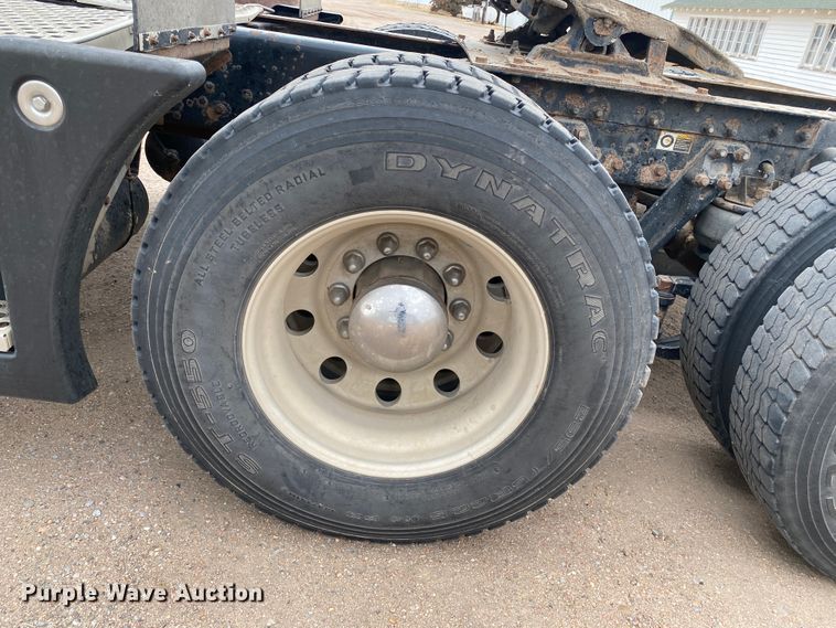 image for item DJ7590 2001 Kenworth T600  semi truck