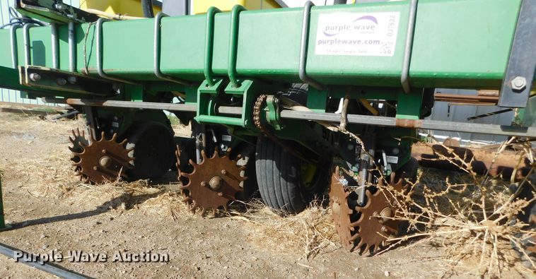 image for item DJ7632 John Deere 1700 MaxEmerge Plus  no-till planter