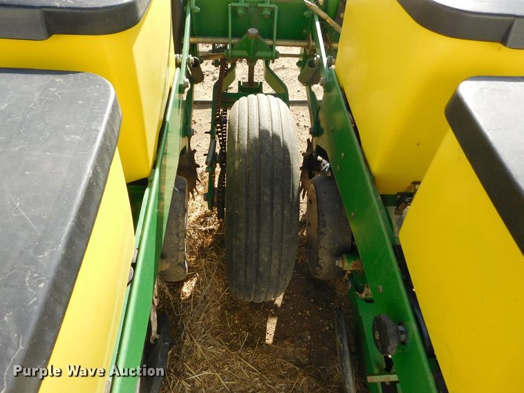image for item DJ7632 John Deere 1700 MaxEmerge Plus  no-till planter