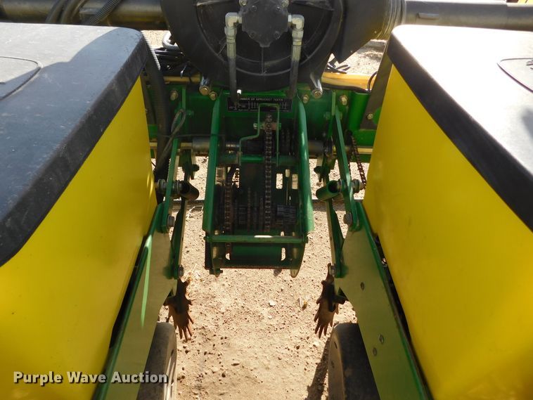 image for item DJ7632 John Deere 1700 MaxEmerge Plus  no-till planter