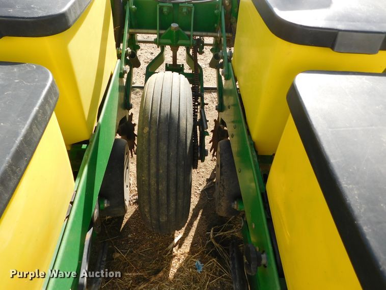 image for item DJ7632 John Deere 1700 MaxEmerge Plus  no-till planter