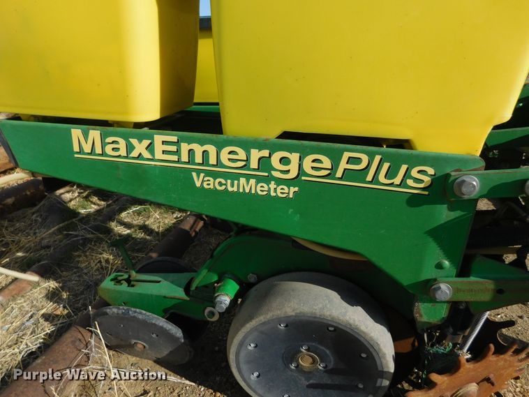 image for item DJ7632 John Deere 1700 MaxEmerge Plus  no-till planter