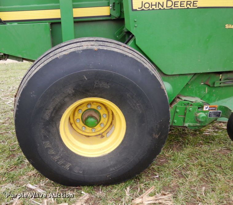 image for item DK0239 2015 John Deere 469  Silage Special round baler