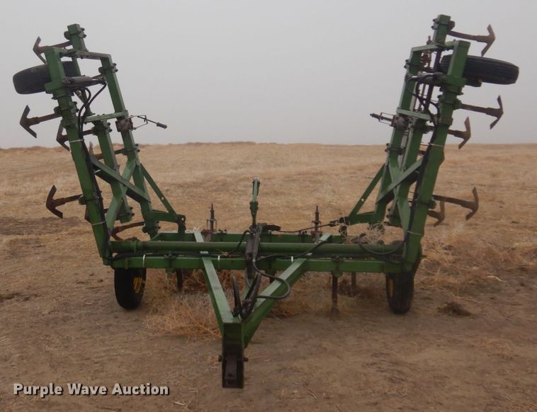 image for item DM5387 John Deere 100  field cultivator