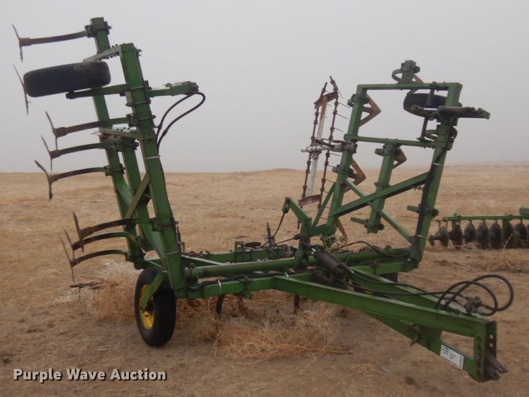 image for item DM5387 John Deere 100  field cultivator