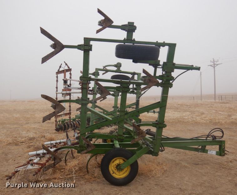 image for item DM5387 John Deere 100  field cultivator