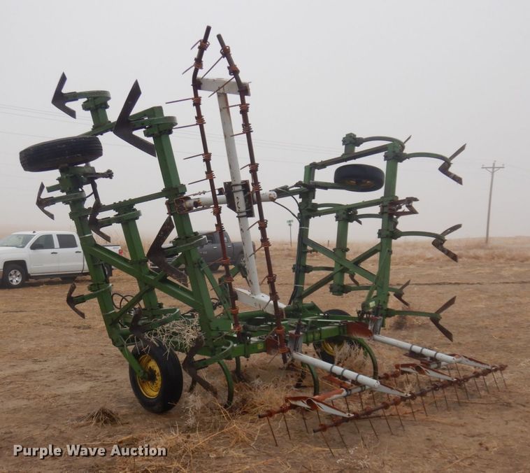 image for item DM5387 John Deere 100  field cultivator
