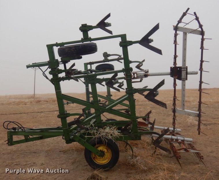 image for item DM5387 John Deere 100  field cultivator