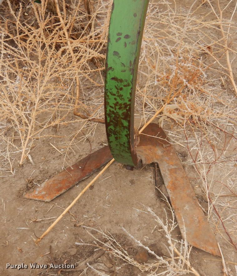 image for item DM5387 John Deere 100  field cultivator