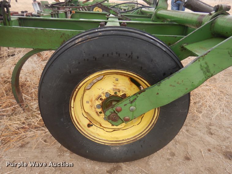 image for item DM5387 John Deere 100  field cultivator