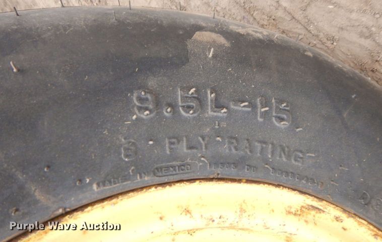 image for item DM5389 1975 John Deere 4230  tractor