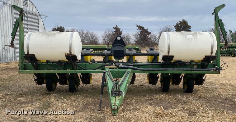 image for item DM8346 John Deere 7200 MaxEmerge 2  planter