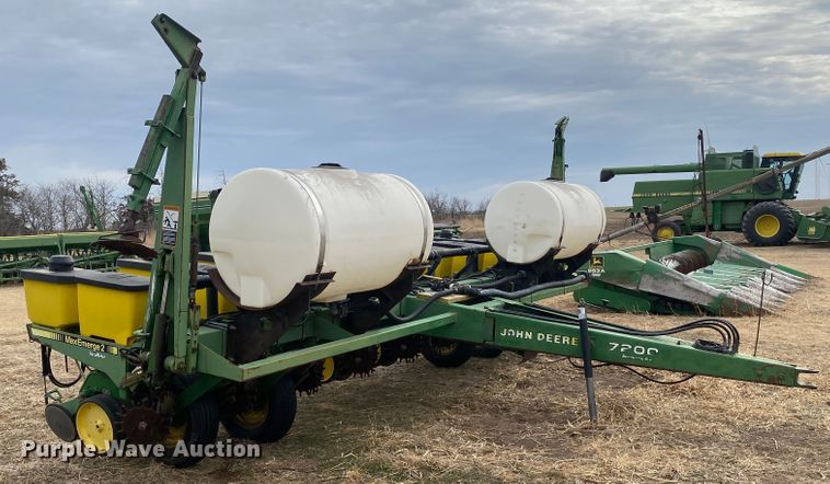 image for item DM8346 John Deere 7200 MaxEmerge 2  planter