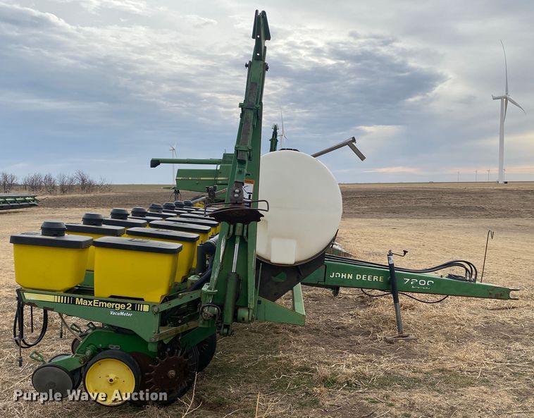 image for item DM8346 John Deere 7200 MaxEmerge 2  planter