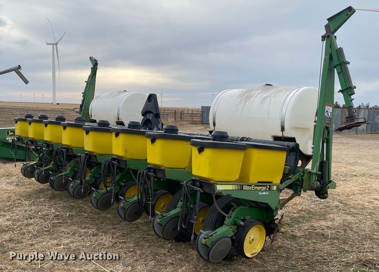 image for item DM8346 John Deere 7200 MaxEmerge 2  planter