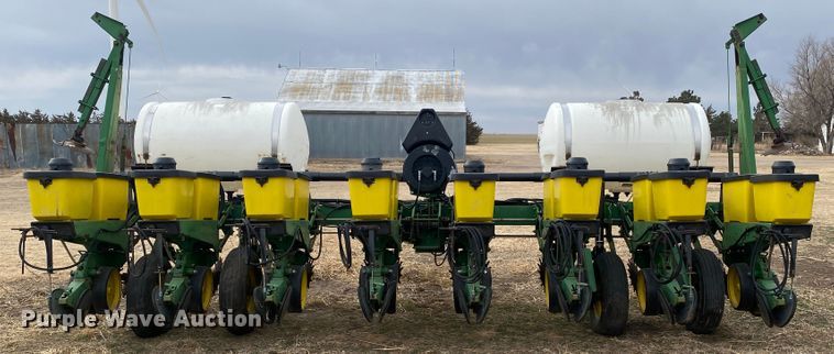 image for item DM8346 John Deere 7200 MaxEmerge 2  planter