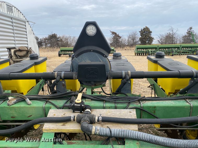 image for item DM8346 John Deere 7200 MaxEmerge 2  planter