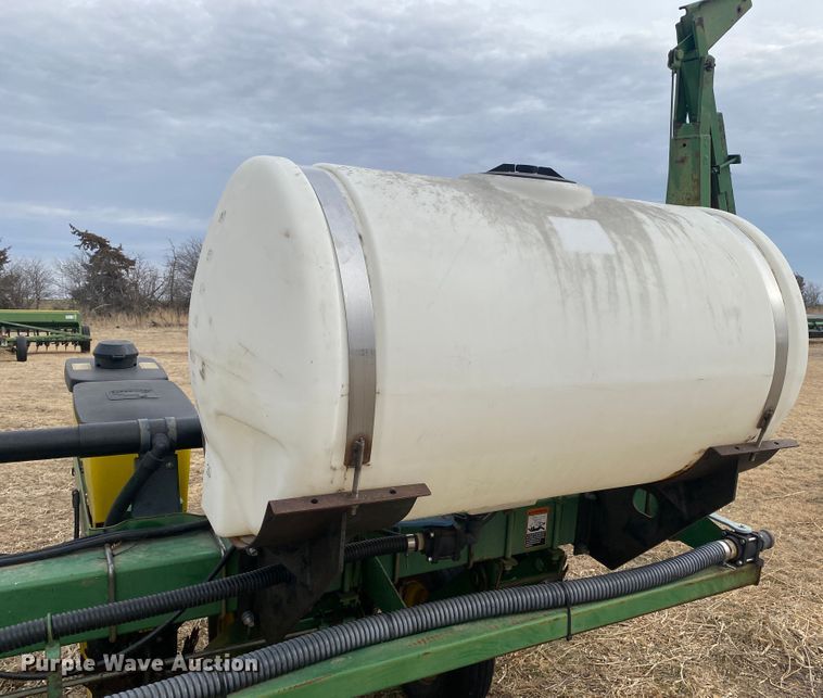 image for item DM8346 John Deere 7200 MaxEmerge 2  planter