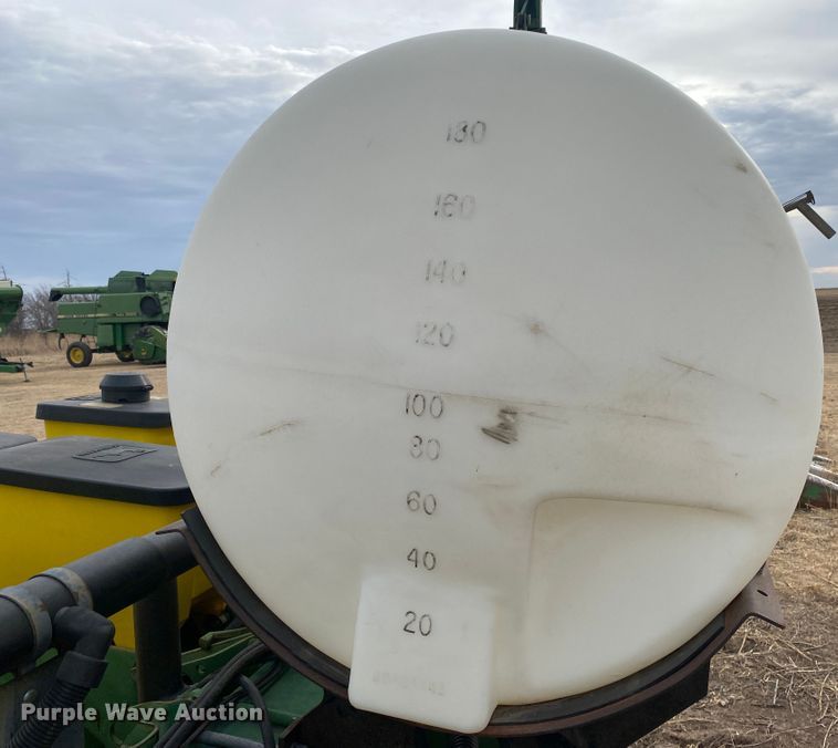 image for item DM8346 John Deere 7200 MaxEmerge 2  planter